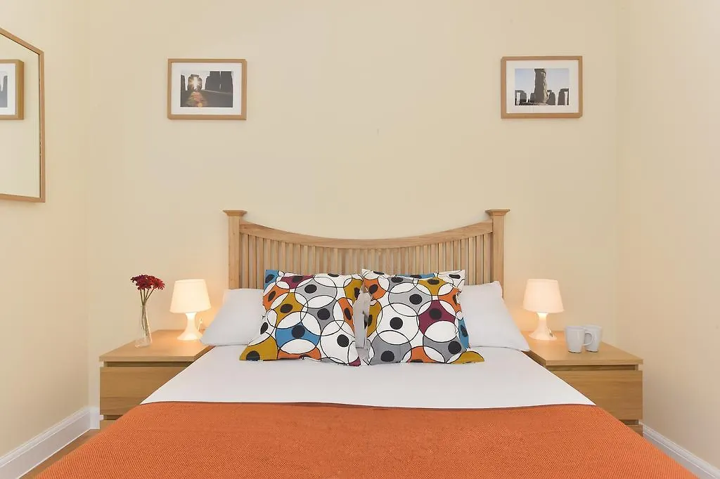 Beautiful 4-Bedroom Flat In London Bridge/Borough! 0*,