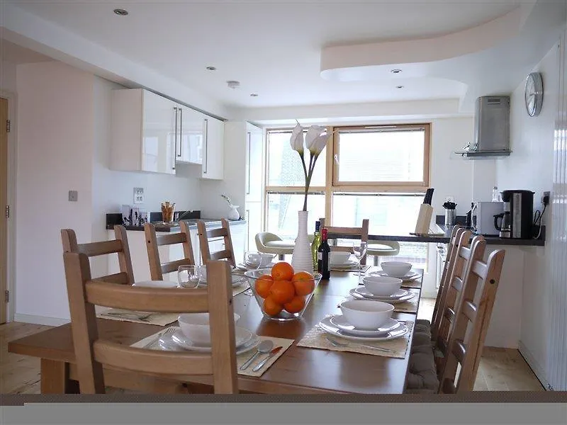 Beautiful 4-Bedroom Flat In London Bridge/Borough! 0*,