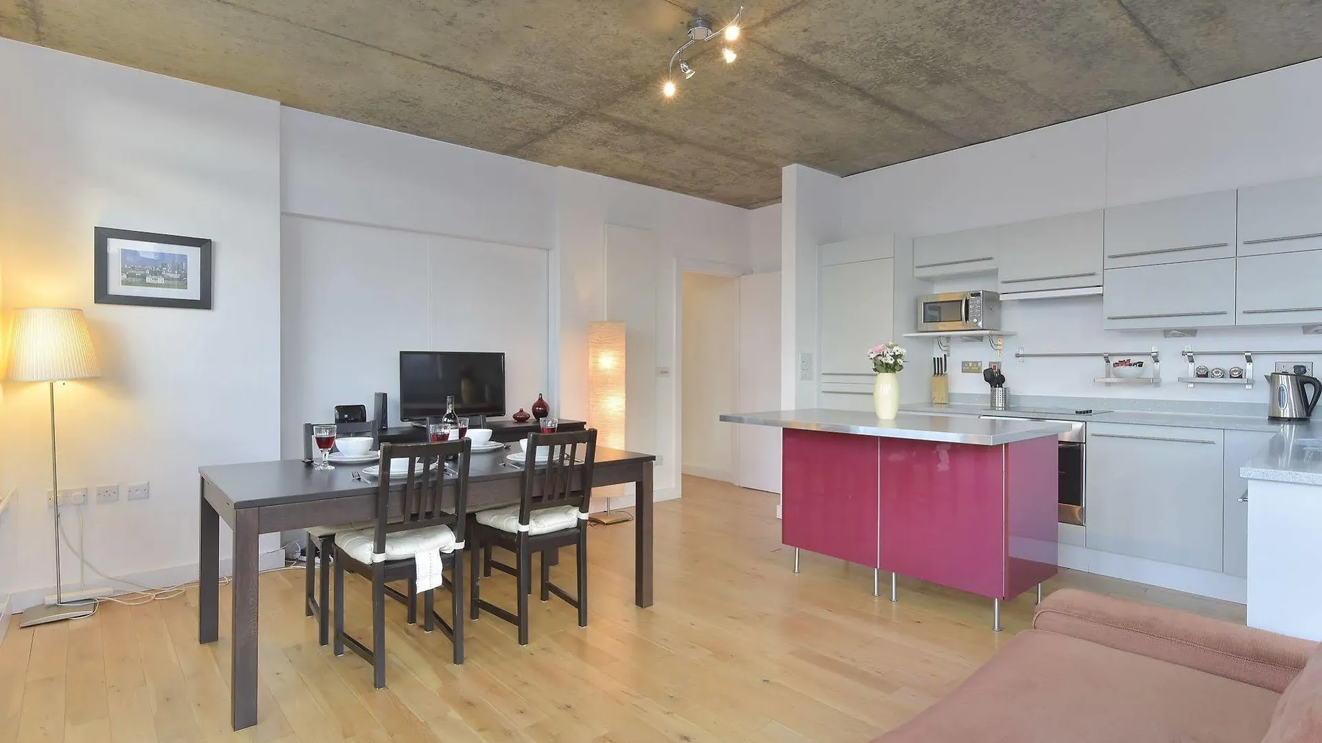 Beautiful 4-Bedroom Flat In London Bridge/Borough! 0*,