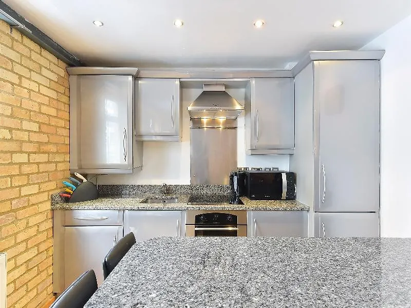 Beautiful 4-Bedroom Flat In London Bridge/Borough!