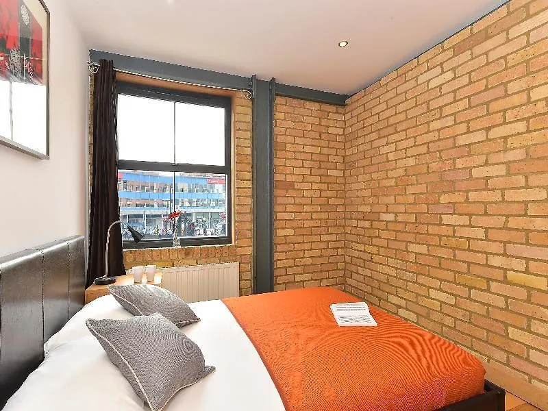 Beautiful 4-Bedroom Flat In London Bridge/Borough! 0*,